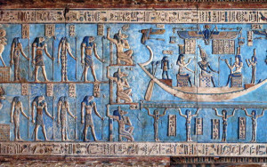 Egyptisch blauw op het plafond van de Hathortempel te Dendera