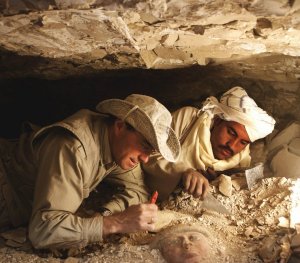 Nieuwsbrieven spreken onder andere over de opgravingen door José Manuel Galán
