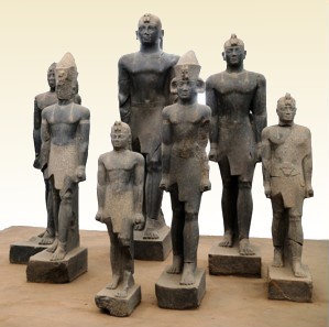 Beelden van de zwarte farao's uit Dokki Gel